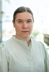 Annica Sundel, allvarlig.